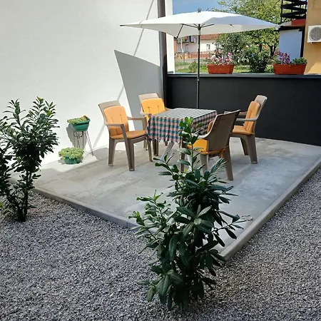 Private Apartment, Free Garage And Garden